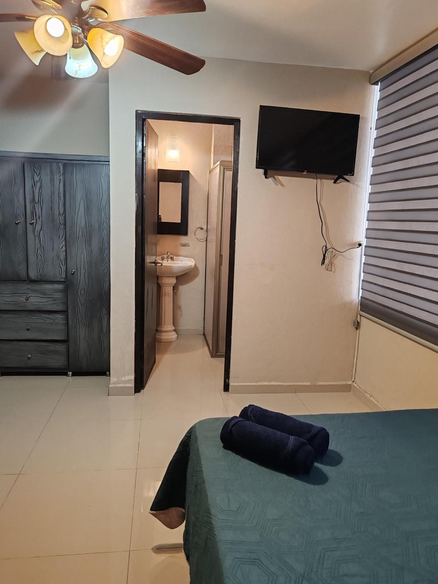 Hostal Vitta Гвадалахара Екстер'єр фото